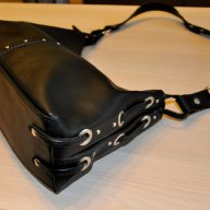 Черна кожена чанта с капси, снимка 3 - Чанти - 17231666