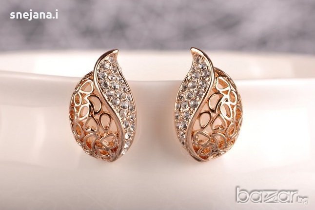 Нови обеци с камъчета, снимка 1