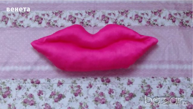 Декоративна възглавница kiss, снимка 2 - Възглавници - 16553113