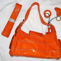НОВА Дамска чанта Оранж с лак релеф за през рамо - Внос, снимка 3 - Чанти - 23487394