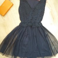 Красива рокля в тъмно синьо, снимка 1 - Рокли - 24068431