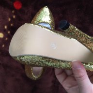 Златни обувки с ток. Размер 35, снимка 4 - Дамски обувки на ток - 13940373