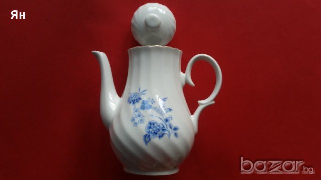 Красив Стар Ретро Чайник от Качествен Български Порцелан