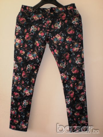 Нов флорален панталон тип дънков, снимка 1 - Детски панталони и дънки - 7269715