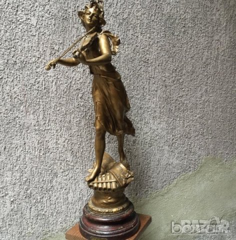 Голяма красива старинна статуетка LA MUSIQUE