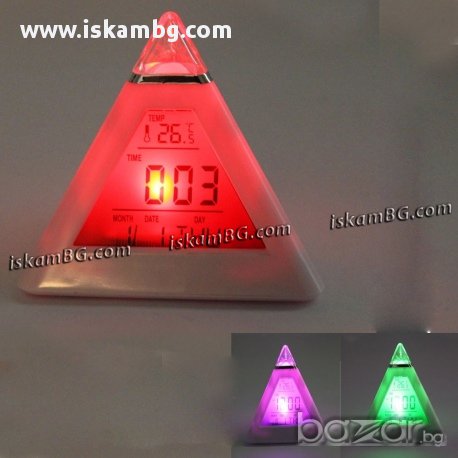 LED Часовник Пирамида сменящ цвета си в 7 цвята - код 0215