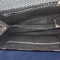 Дамска кожена чанта на черни и бели точки, снимка 2 - Чанти - 18368388