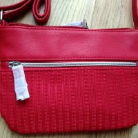 Нова червена чанта за през рамо, снимка 1 - Чанти - 18813393