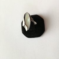 Ръчен сребърен  пръстен с бял седеф  , снимка 2 - Пръстени - 22883900