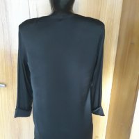 Черна блуза сатен с декорация на раменете Н&М М/Л, снимка 3 - Ризи - 25644600