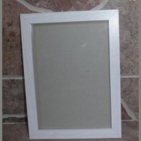 Бяла рамка от дърво със стъкло и картонен гръб, снимка 1 - Декорация за дома - 22849748