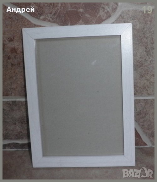 Бяла рамка от дърво със стъкло и картонен гръб, снимка 1