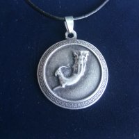Ръчно изработен медальон Ритон с протоме на козел оригинална и уникална визия, снимка 1 - Колиета, медальони, синджири - 24661088