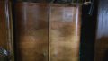 Дървен старинен гардероб, снимка 1 - Антикварни и старинни предмети - 20837746
