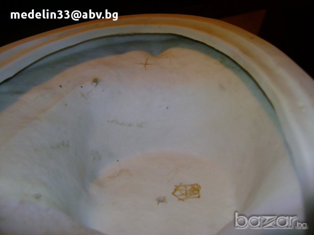 Стара порцеланова ваза 1875 г./hard paste Porcelain Porzellanfabrik Hertwig & Co/, снимка 11 - Антикварни и старинни предмети - 16167170