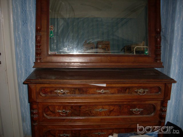 Продажам   скрин, снимка 5 - Антикварни и старинни предмети - 7197370