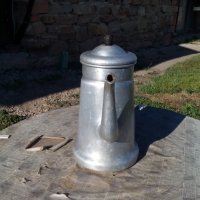 Стар алуминиев чайник, снимка 2 - Антикварни и старинни предмети - 22697303