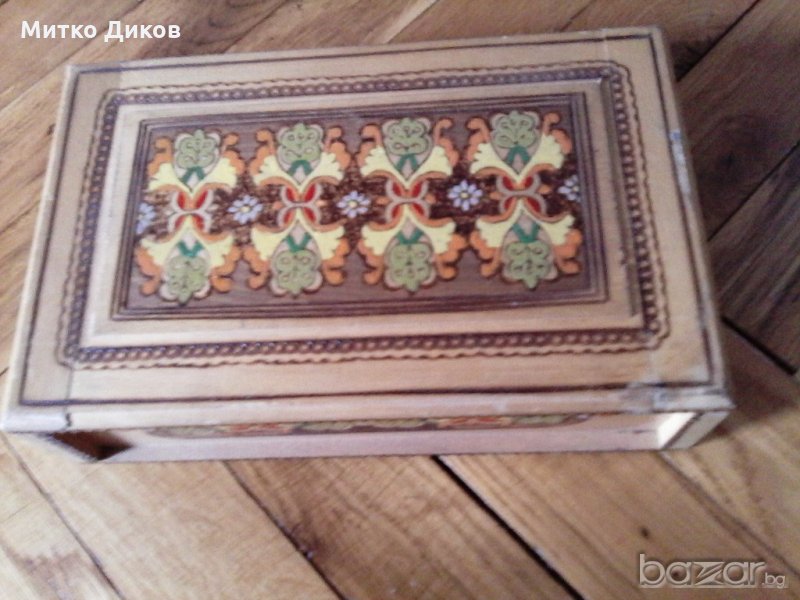 Дървена кутия 4 шарки стара , снимка 1