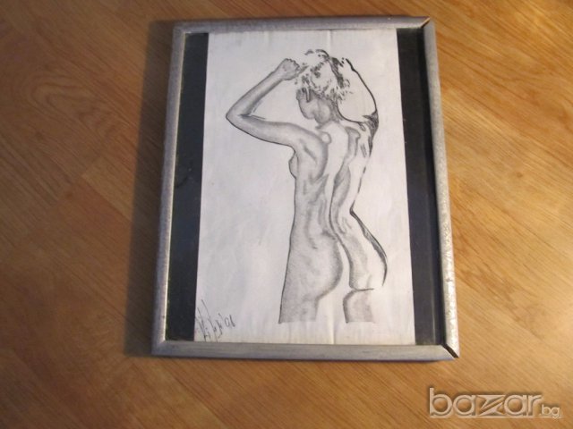 Красотата на едно женско тяло създадена от молив картон и ръката на професионалист !