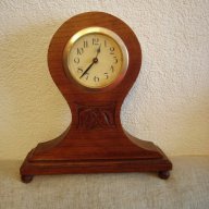 Продавам стар немски каминен часовник.работещ.Размери-30х27 см, снимка 1 - Антикварни и старинни предмети - 11050169
