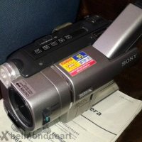 Продавам видео камера СОНИ или бартер за лаптоп с камера и микрофон, снимка 1 - Камери - 23597427