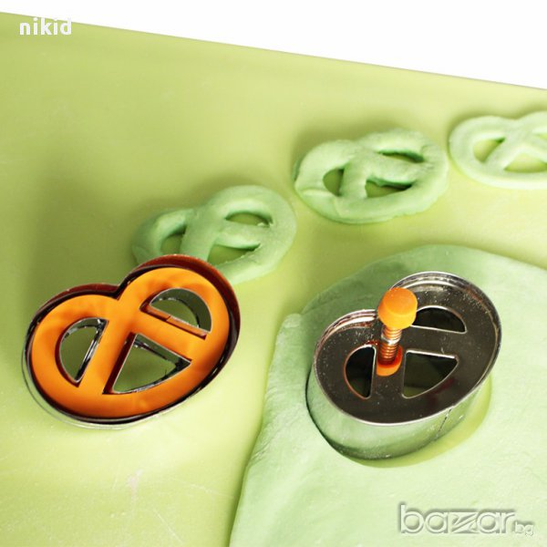 Брецел бретцел кравай метална форма с бутало резец за сладки бисквитки мъфини кексчета фондан тесто, снимка 1