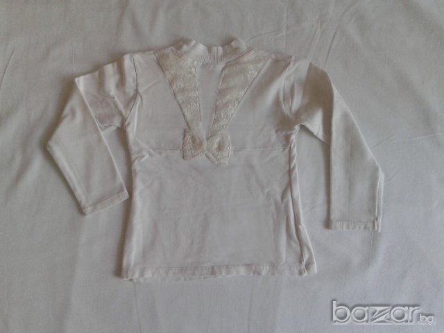 Бяла блузка със сърничка и кадифен светло син клин, снимка 3 - Детски Блузи и туники - 16338737