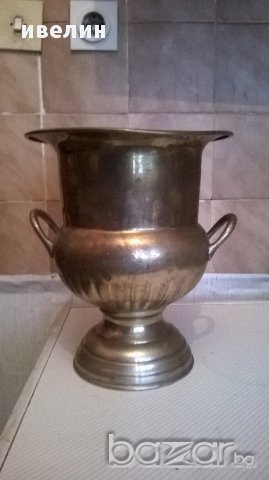 посребрена месингова купа за шампанско