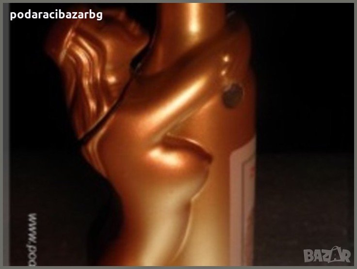 ЗАПАЛКА СЕКСИ МОМИЧЕ ВЪРХУ БУТИЛКА ВИНО, снимка 1