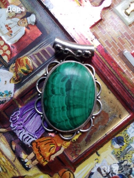 Старинен  сребърен и много масивен меальон с малахит, снимка 1