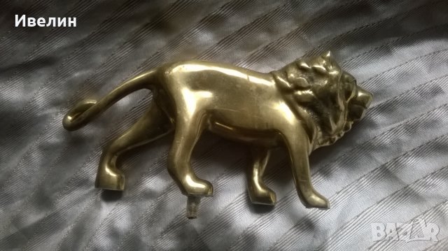 бронзова статуетка-лъв