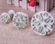 3 бр Дебели снежинки снежинка сладкарски пластмасови форми за фондан с бутало резци за сладки тесто , снимка 1 - Форми - 6391132