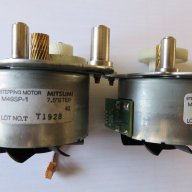 Стъпкови двигатели MITSUMI M49SP-1 и серво мотори, снимка 1 - Електродвигатели - 12839371