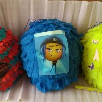 Голяма пинята + подарък маска и конфети ,готови за изпращан, снимка 1 - Декорация за дома - 20987082
