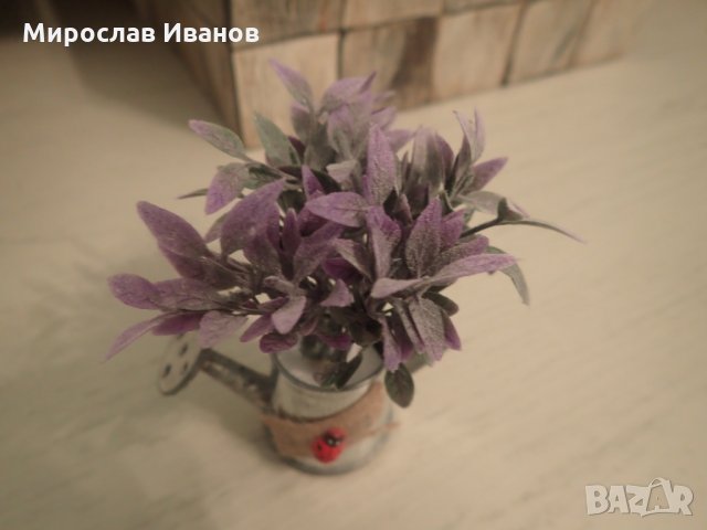 метална лейка с цветя , снимка 2 - Декорация за дома - 23776225