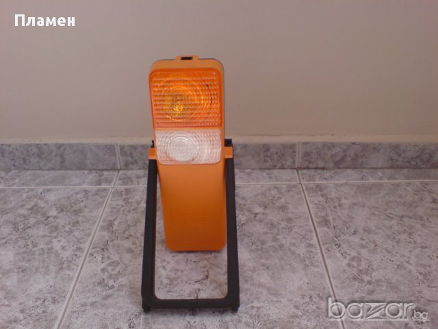 Халогенен авариен прожектор със стойка на батерии, снимка 1 - Аксесоари и консумативи - 14683475