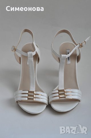 Бели обувки на ток, снимка 1 - Дамски обувки на ток - 21696645