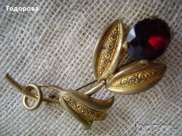 Брошка с позлата и червен камък, снимка 3 - Антикварни и старинни предмети - 15291849
