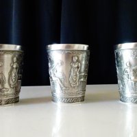 Немска чаша от калай релефна. , снимка 1 - Антикварни и старинни предмети - 25412828