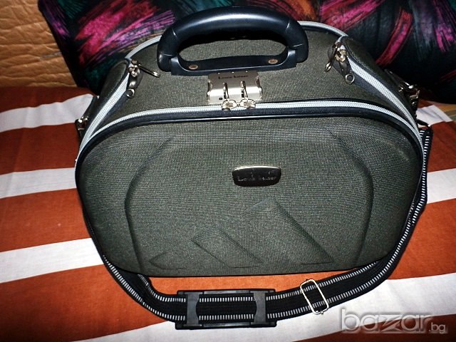 маркова чанта Louis Kaiser-hard case, снимка 1