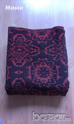 червен килим, снимка 1