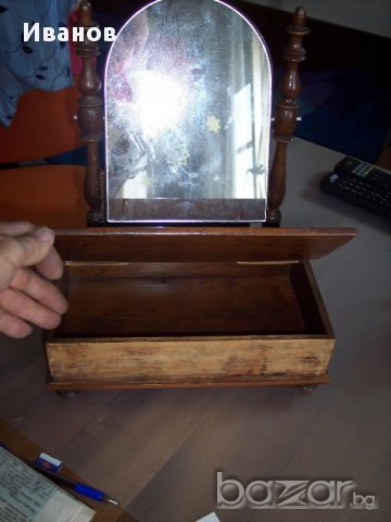 Стара миниатюрна тоалетка продавам