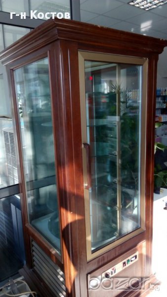 1. Луксозна ВТОРА УПОТРЕБА  витрина вертикална за торти  средно-температурна със дървен обков нюанс , снимка 1