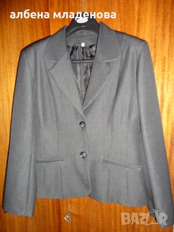 тъмно сиво дамско сако