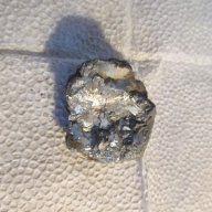 Красив минерал с божествени сребристи проблясъци -  за вашета колекция  , снимка 1 - Други - 15190314