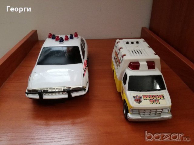 Полицейска кола и линейка, снимка 4 - Коли, камиони, мотори, писти - 21167231