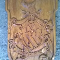 дърворезба-герб, снимка 1 - Антикварни и старинни предмети - 25277359