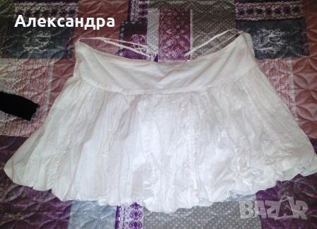 Две еднакви полички - бяла и черна, снимка 1