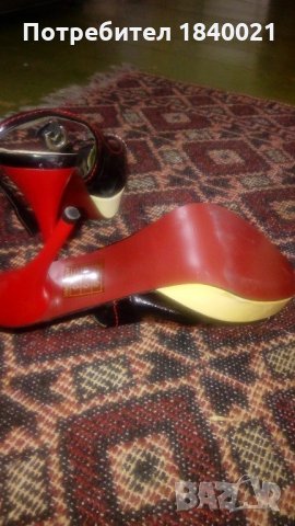 Комбинация с черно и червено 