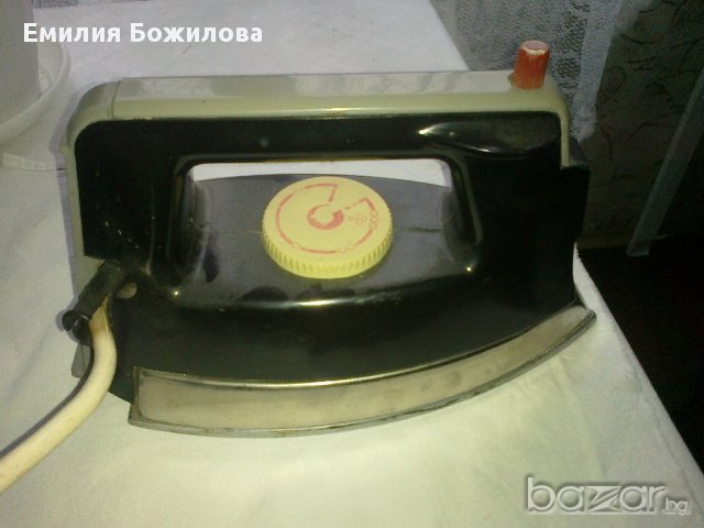 Продавам руска парна ютия - 1000вт., снимка 4 - Ютии - 8974390
